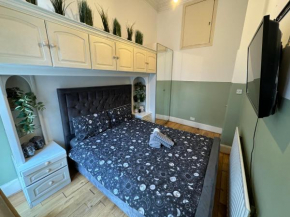 Central and affordable flat for 6 people in Zone 1 - Baker Street - with Breakfast included